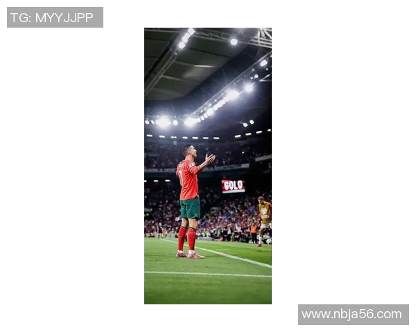 足球明星C罗墙纸打造个性空间让你的家充满运动激情与活力 足球明星C罗墙纸打造个性空间让你的家充满运动激情与活力